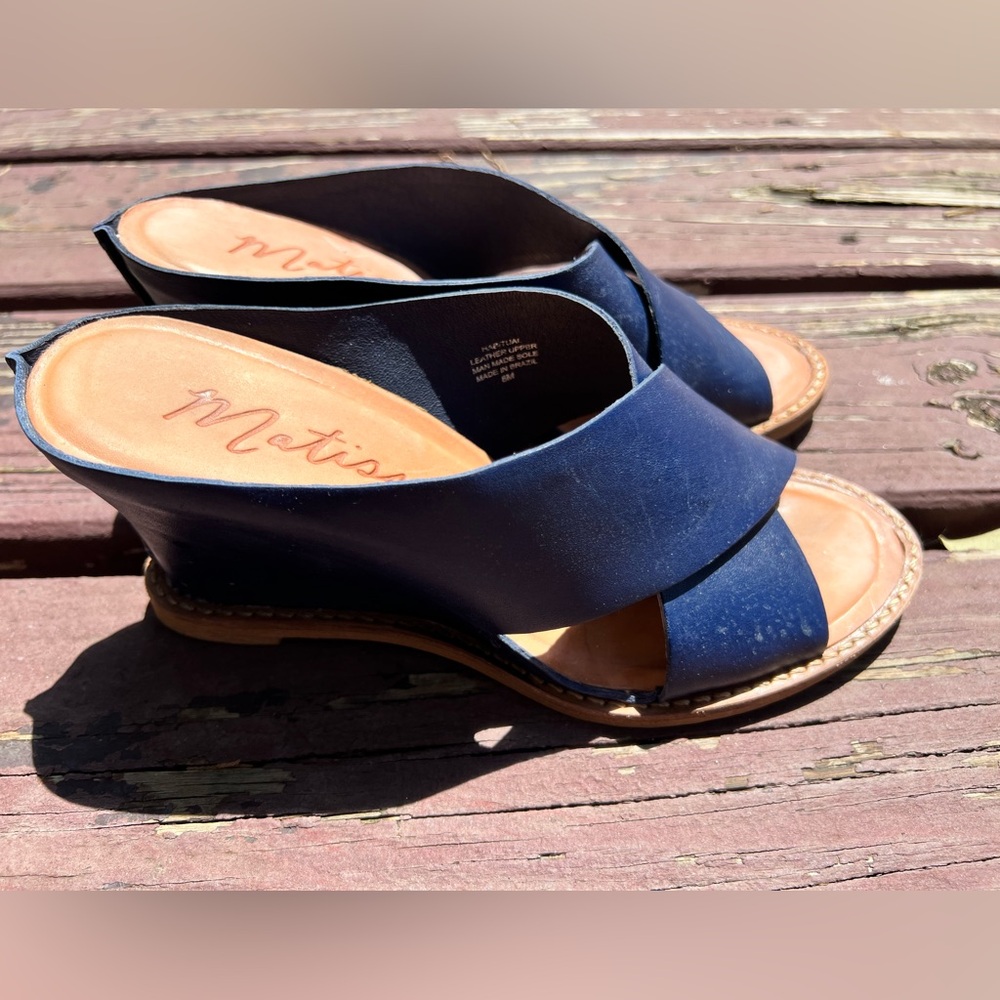 Matisse Habitual leather wedge. Size 8 US. Navy